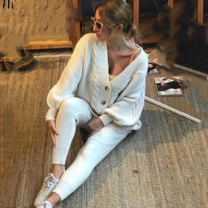 Damen nan kuscheliges Oversize Strickset bestehend aus Zopfmuster Cardigan und taillierter Strick-Jogginghose Echo Archiv