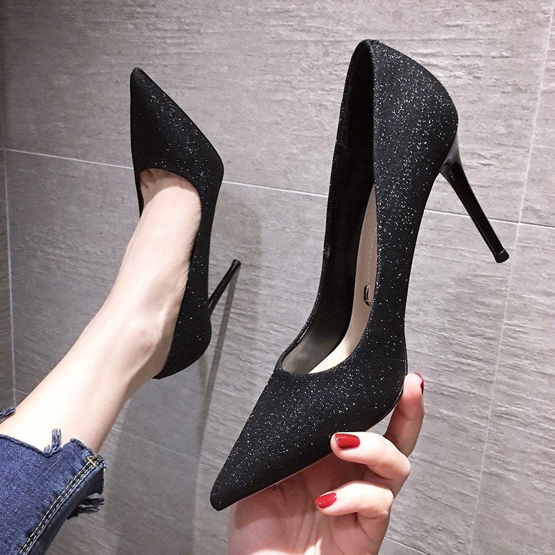 Damen Funkelnde spitz zulaufende Pumps mit filigratem Stiletto‑Metallabsatz und Memory‑Fußbett – Lioré