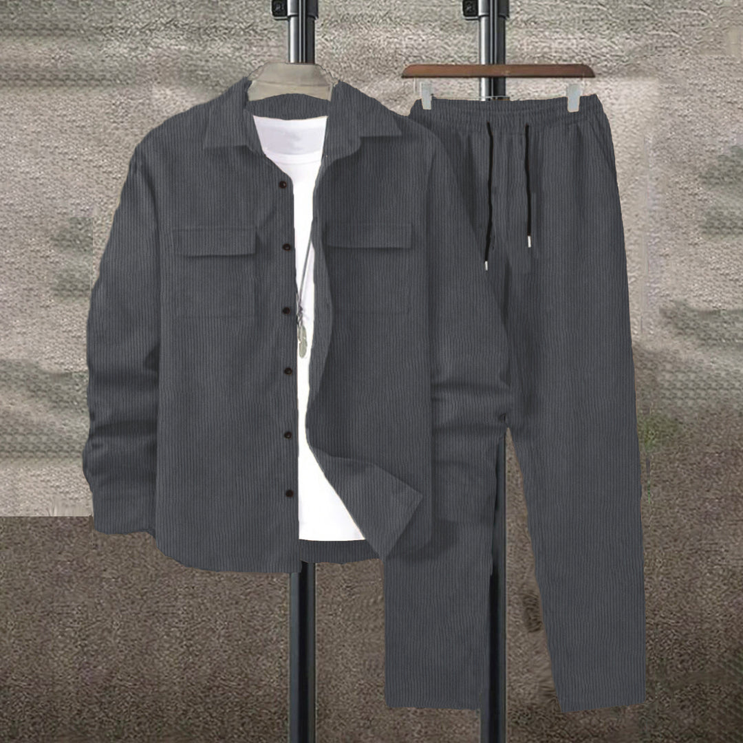 Herren Freizeitanzug mit gestreiftem Design und praktischen Taschen Echoarchiv