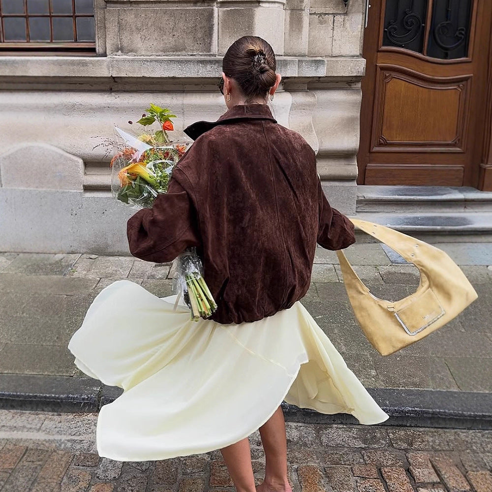 Damen Kurz geschnittener Veloursleder-Blouson mit hohem Stehkragen, kastiger Oversize‑Silhouette und verdecktem Reißverschluss Echoarchiv