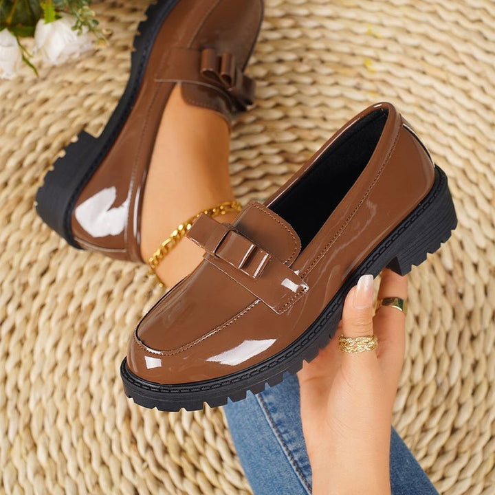Damen nan elegante Lack-Plateau-Loafer mit dekorativer Schleife und profilierter Gummisohle Echo Archiv