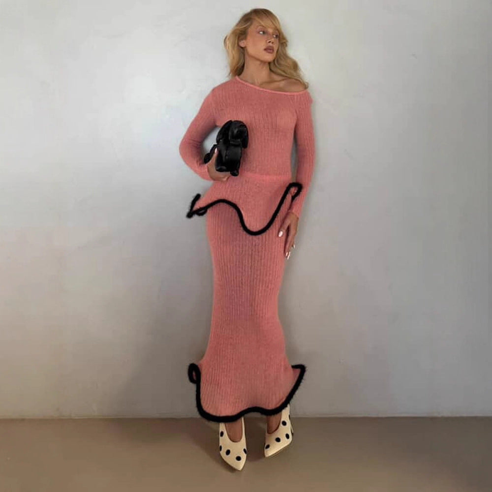 Damen Figurbetontes langes Rippstrick-Kleid mit asymmetrischem Ausschnitt, Volant‑Peplum und kontrastierender Kederkante Echoarchiv