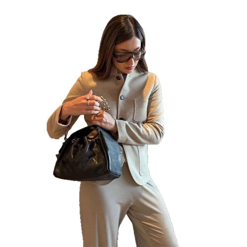Damen Taillierte Jackenblazer aus Woll-Mix mit Stehkragen, geschwungener Saum und aufgesetzten Taschen Echoarchiv