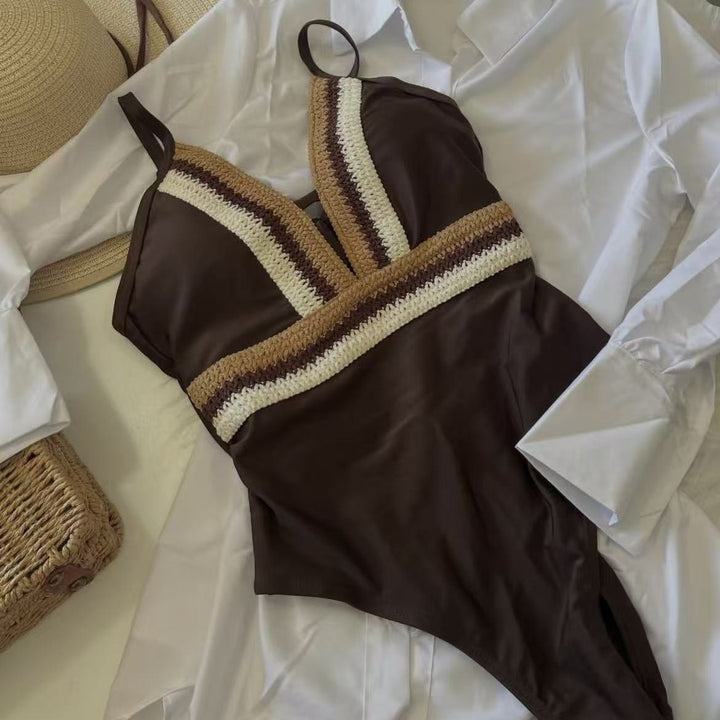 Damen Eleganter Einteiler-Badeanzug mit raffinierten Farbdetails Echo Archiv