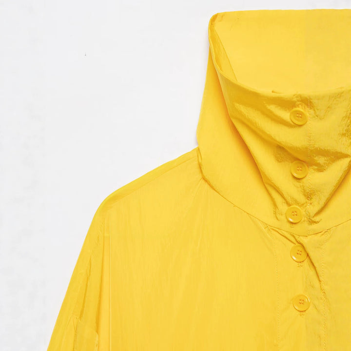 Damen Leichte Cropped-Windjacke mit hohem Stehkragen und Tunnelzug Echo Archiv