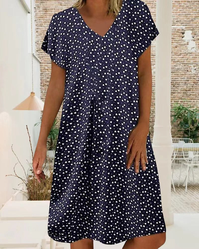 Damen nan locker fallendes V-Ausschnitt-Kurzkleid mit A-Linien-Schnitt, Cap-Ärmeln und Allover-Herzchenprint Echo Archiv