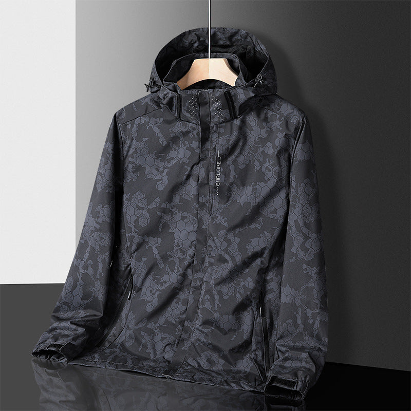 Herren leichter wasserdichter Softshell‑Hoodie mit Kapuze und Tarn‑Hex‑Alloverprint Echoarchiv