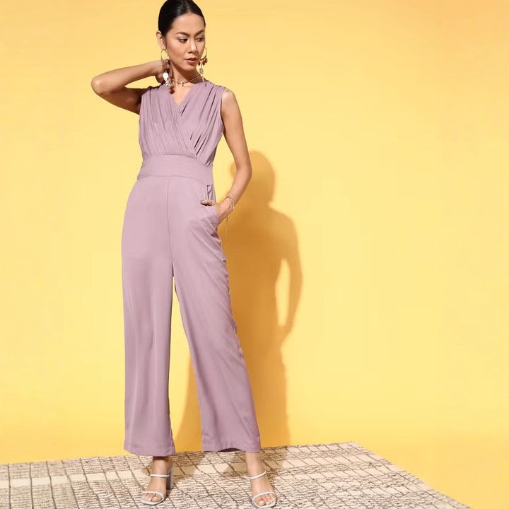 Damen Jumpsuit mit elegantem V-Ausschnitt von Echo Archiv