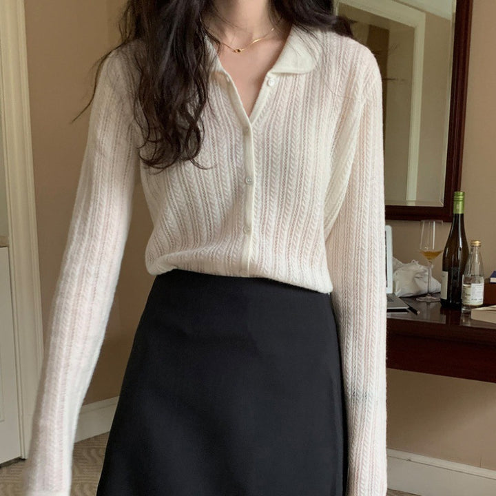 Damen Leichter Ajourstrick-Knopfccardigan mit Hemdkragen und feiner Zopfmusterstruktur Echoarchiv