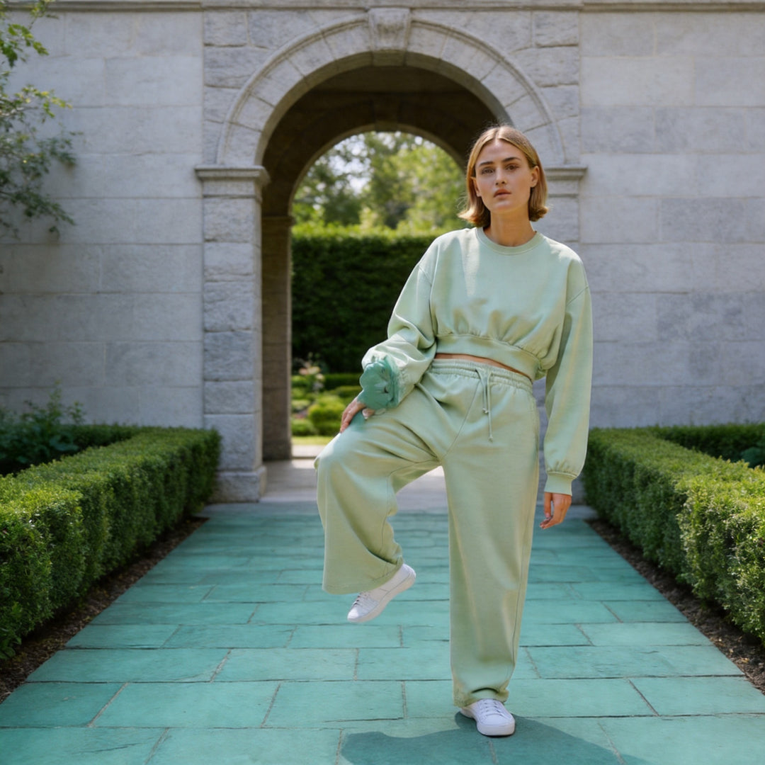 Damen Kurzes Oversize‑Sweatshirt mit gerafftem Saum und Ballonärmeln Echo Archiv