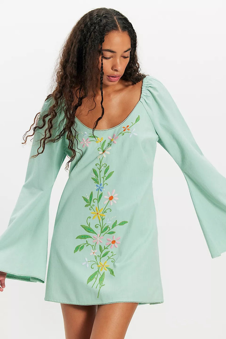 Damen Blusenkleid mit floralen Stickereien und weit ausgestellten Ärmeln Echo Archiv