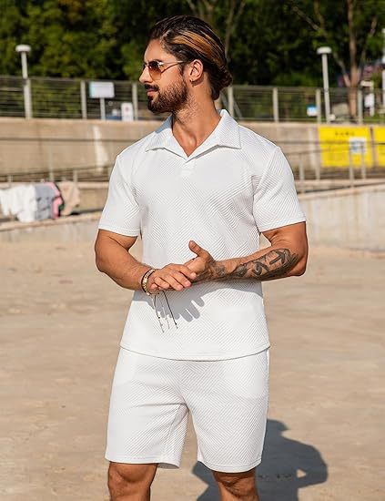 Herren Freizeitset mit passendem Kurzarmhemd und Shorts Echoarchiv