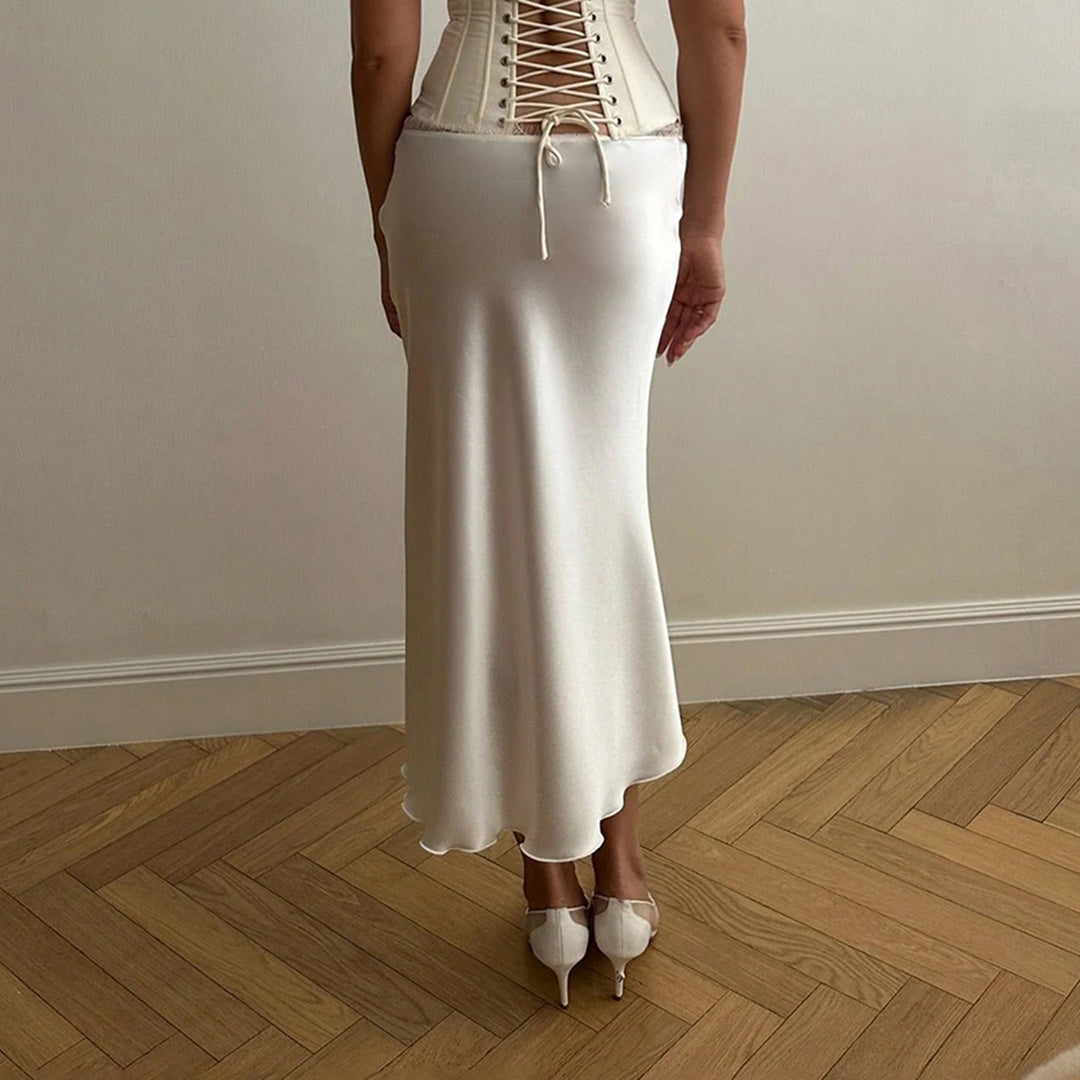 Damen elegantes Satin-Kleid mit feinen Spitzenakzenten Echo Archiv