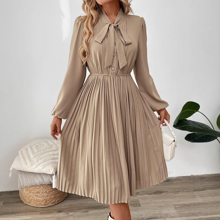 Damen Plissiertes Midikleid mit Schluppenkragen, elastischer Taillenpartie und langen Ballonärmeln Echoarchiv