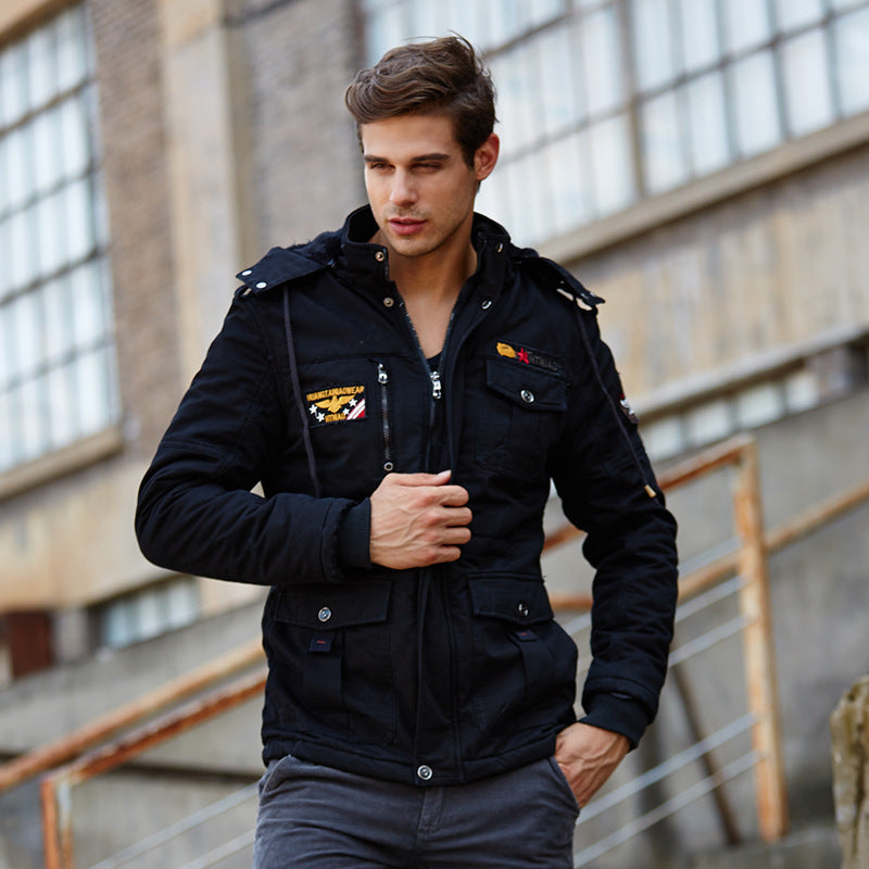 Herren Fieldjacke im Utility‑Stil mit Kapuze, gesteppter Thermo‑Isolierung und Aufnäher – Taviero