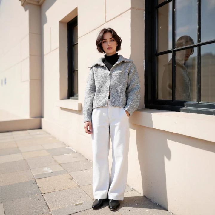 Damen kurze gezippte Strickjacke mit Stehkragen und Rippenbund Echoarchiv