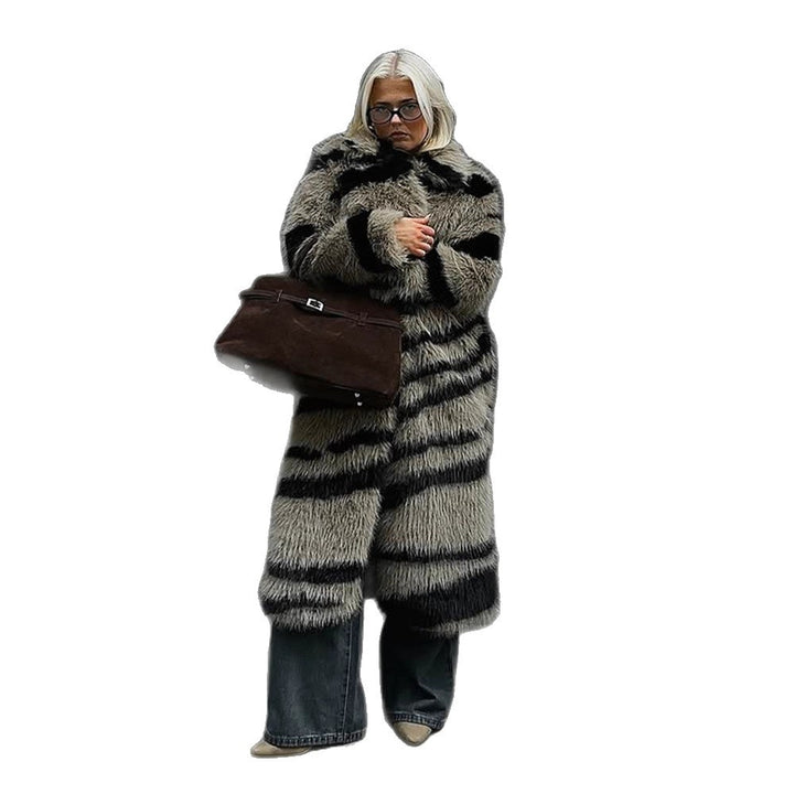 Damen Oversize Kunstpelz-Mantel mit gestreiftem Maxi-Schnitt Echoarchiv