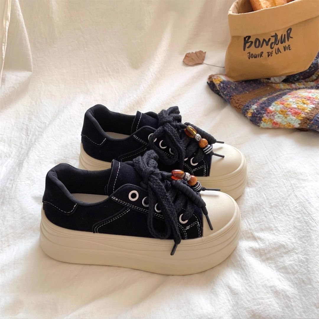 Damen Chunky Plateau-Sneaker mit dekorativen Schnürdetails Echo Archiv