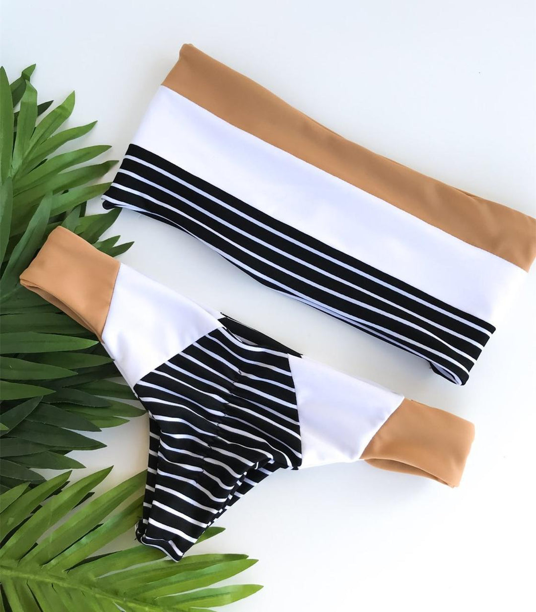 Damen Bandeau-Bikini mit trendigem Streifenmuster Echo Archiv