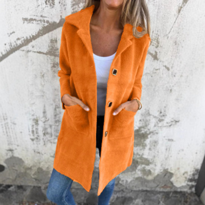 Damen Teddy-Mantel mit Oversize-Kragen, dekorativen Knöpfen und Eingrifftaschen – Montévia