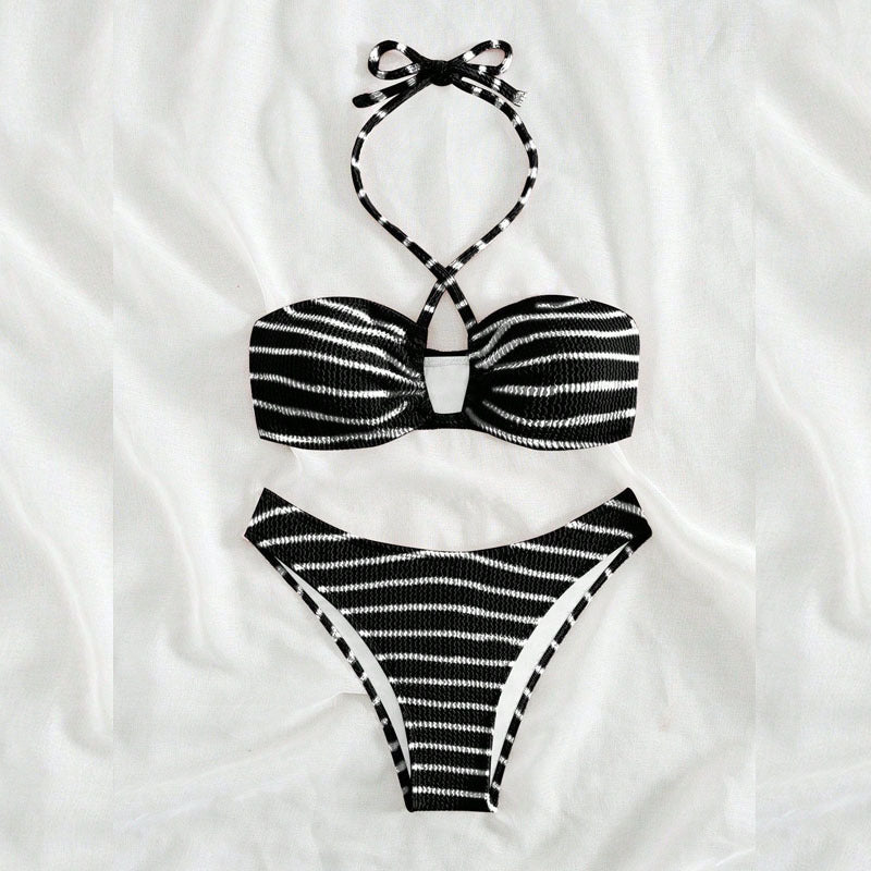 Damen Bandeau-Bikini mit verspieltem Schnitt und trendigen Bindebändern Echo Archiv