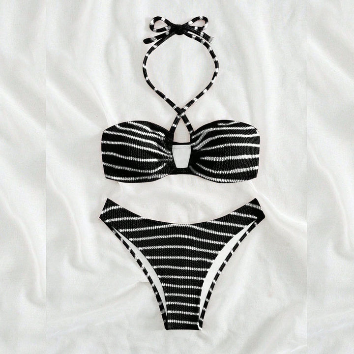 Damen Bandeau-Bikini mit verspieltem Schnitt und trendigen Bindebändern Echo Archiv