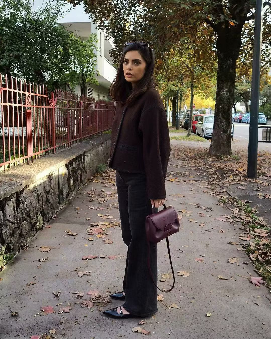 Damen Kurzjacke mit Rundhals, kastiger Cropped‑Silhouette und Kontrastpaspel Echo Archiv