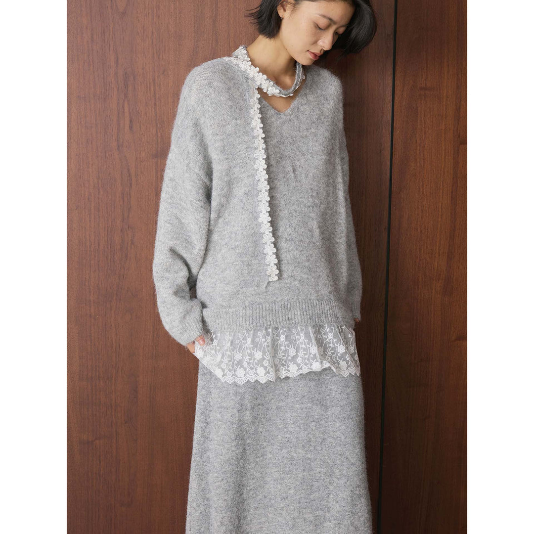 Damen Langer Flauschiger V‑Ausschnitt Mohair‑Optik Pullover mit Spitzenbesatz Echoarchiv