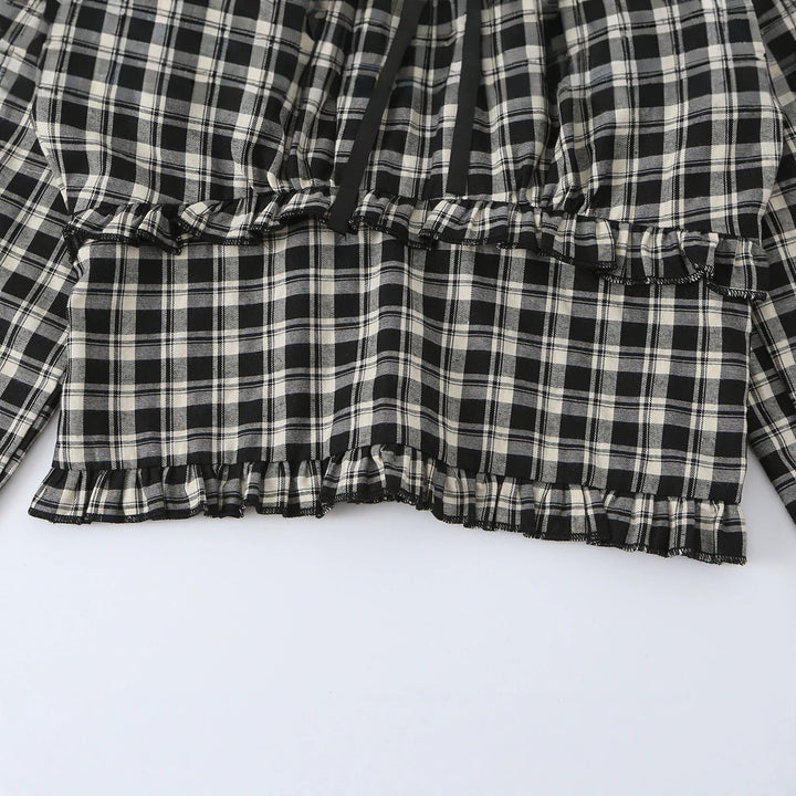 Damen Schulterfreies Karo-Cropped-Top mit Spitzenbesatz, geraffter Taille und Bindebändern Echoarchiv