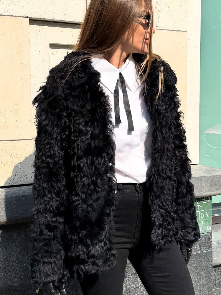 Damen Boxy-Kurzmantel aus gewelltem Faux-Fur mit strukturierter Wellenoptik und offener Front Echoarchiv