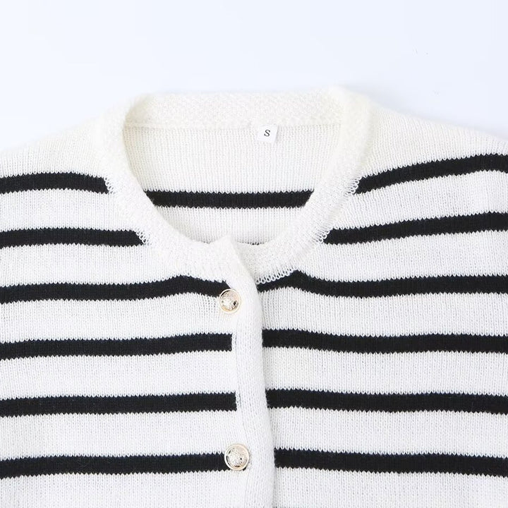 Damen Gestreifte Strickjacke mit Rundhalsausschnitt, Zierknopfleiste und aufgesetzten Taschen Echo Archiv