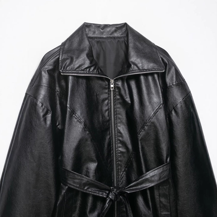 Damen Kurze Kunstlederjacke mit Taillengürtel, Reißverschluss und markantem Kragen Echo Archiv