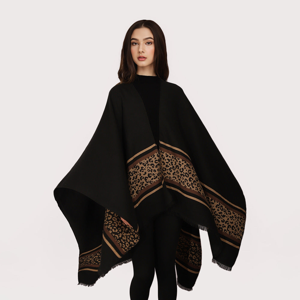 Damen Kimono-Cape im Wickelstil mit Animalbordüre und Fransenabschluss – Avérine