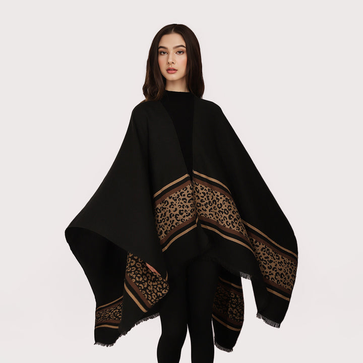 Damen Kimono-Cape im Wickelstil mit Animalbordüre und Fransenabschluss – Avérine
