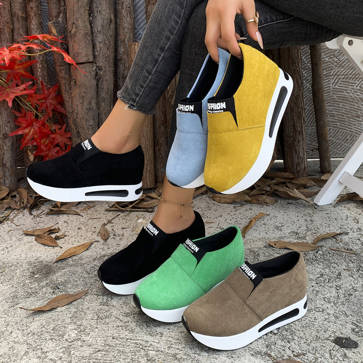 Damen Slip-On Wedge-Sneaker mit verstecktem Keil, Microvelours-Obermaterial und seitlicher Luftkammer Echo Archiv