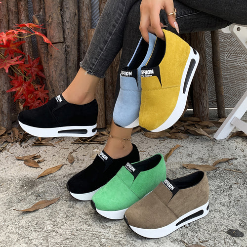 Damen Slip-On Wedge-Sneaker mit verstecktem Keil, Microvelours-Obermaterial und seitlicher Luftkammer Echo Archiv