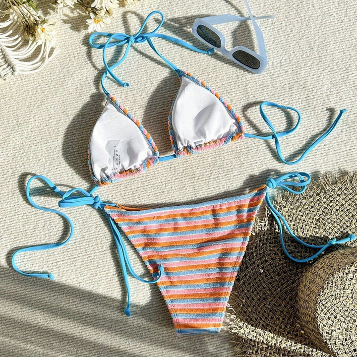 Damen Bikinimodell mit verspieltem Streifenmuster Echo Archiv