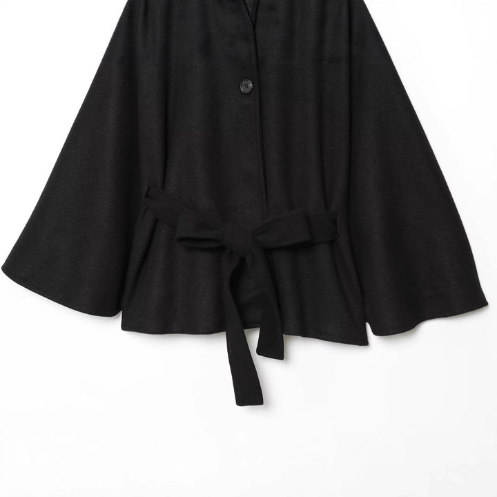 Damen Kurzes Wollcape mit Stehkragen, Bindegürtel und A‑Linien‑Silhouette Echoarchiv