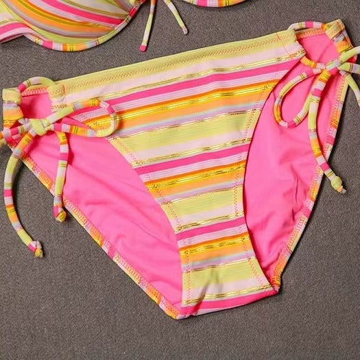 Damen Bunte Streifen-Bikini mit verspielten Rüschendetails Echo Archiv