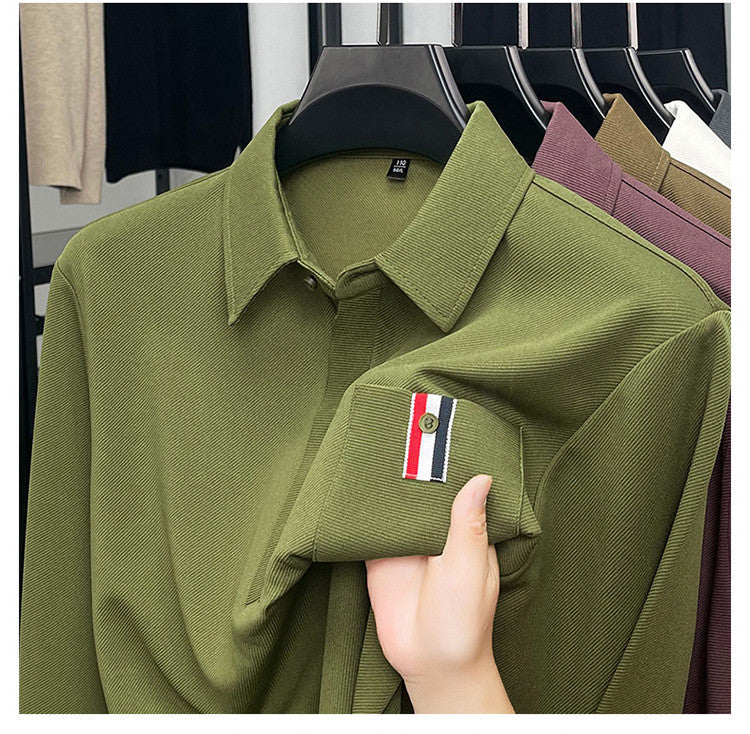 Herren modernes Langarm Polohemd mit strukturiertem Design und praktischer Brusttasche Echoarchiv