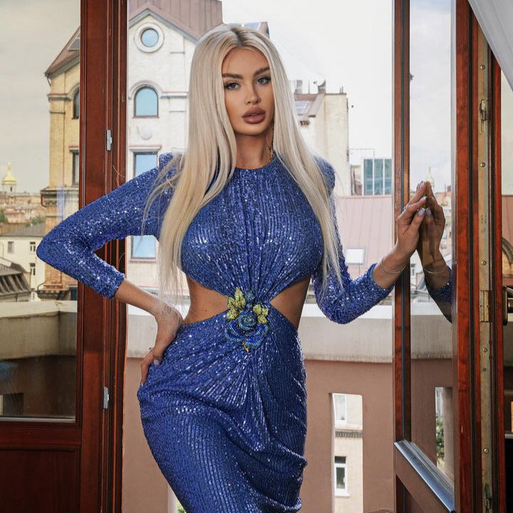 Damen Glamouröses Abendkleid mit schimmernden Pailletten und innovativen Drapierungsdetails Echo Archiv