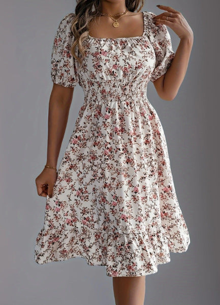 Damen sommerliches Blumenkleid mit Puffärmeln und Rüschensaum Echo Archiv