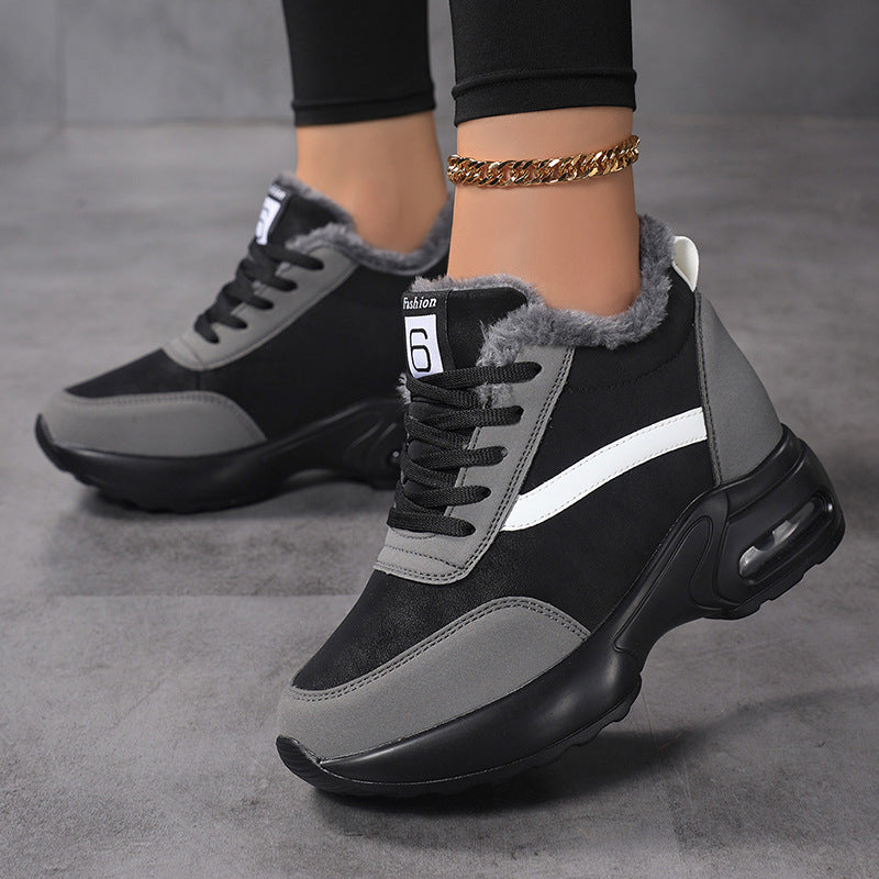 Damen nan urbaner Plateausneaker mit luftgeformter Zwischensohle und geschwungener Seitenapplikation Echo Archiv