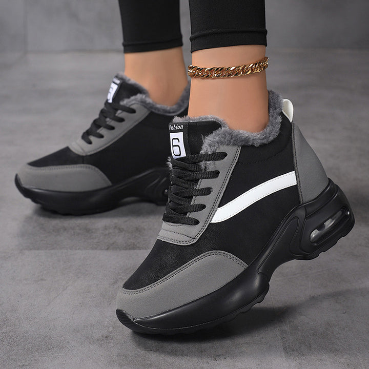 Damen nan urbaner Plateausneaker mit luftgeformter Zwischensohle und geschwungener Seitenapplikation Echo Archiv