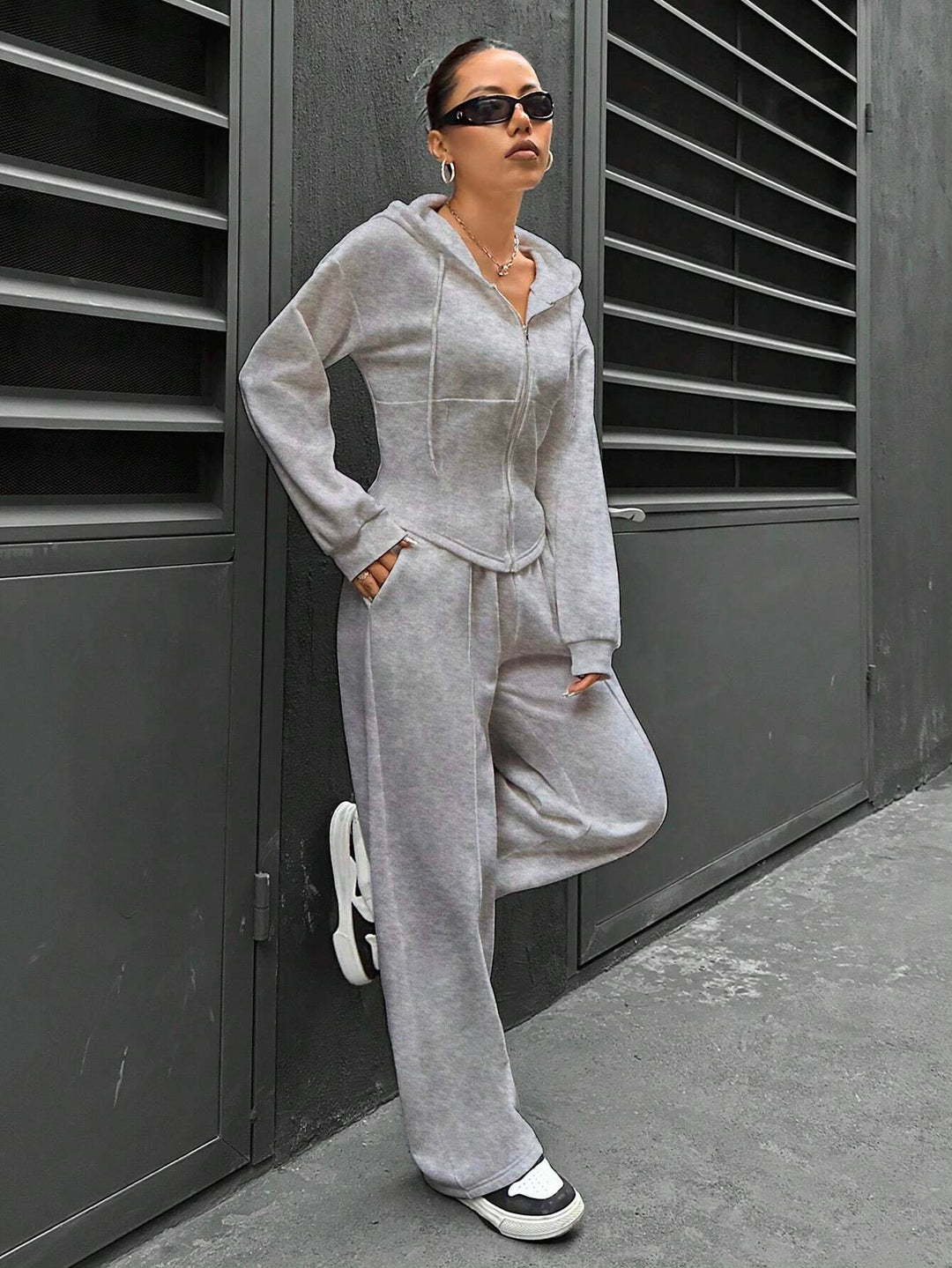 Damen Zip-Hoodie und weite Sweatpants Set mit taillierter Nahtführung Echo Archiv
