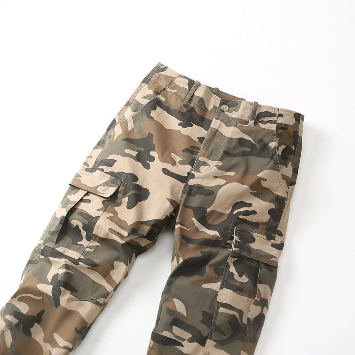 Herren Cargohose mit Tarnmuster und mehreren Utility-Taschen Echoarchiv