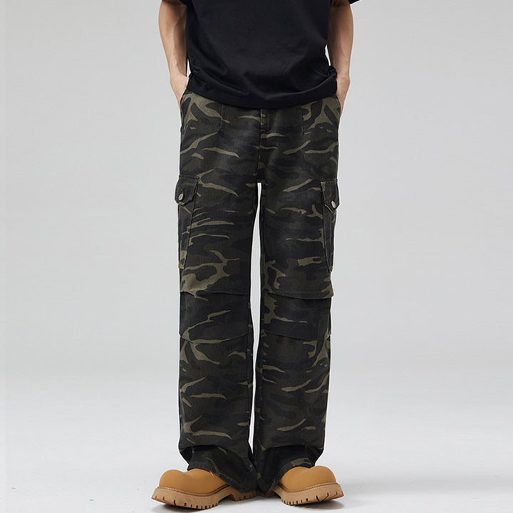 Herren Cargohose im weiten Baggy‑Cut mit Camouflage‑Print, Knieabnähern und Pattentaschen Echo Archiv