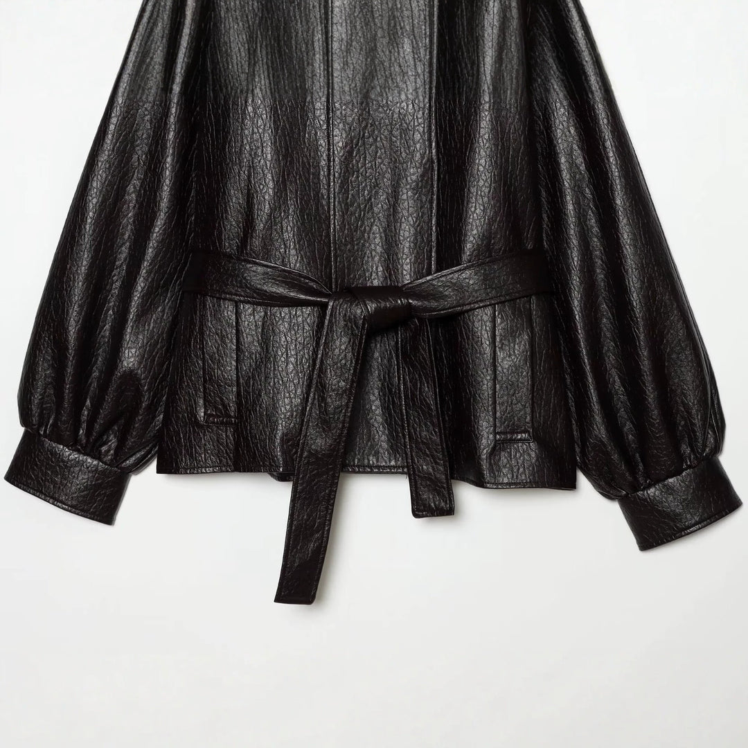 Damen Kurzjacke aus Lederimitat mit hohem Schnallenkragen und Taillengürtel Echoarchiv