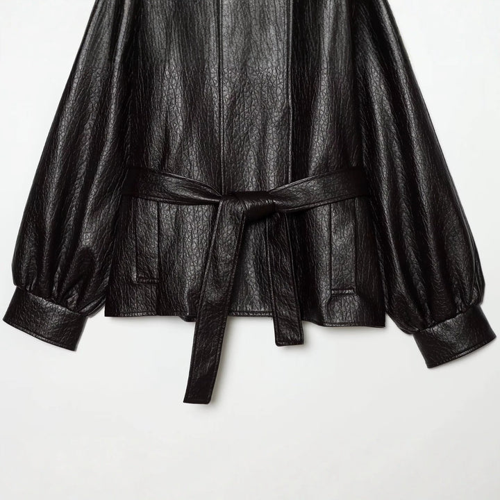 Damen Kurzjacke aus Lederimitat mit hohem Schnallenkragen und Taillengürtel Echoarchiv