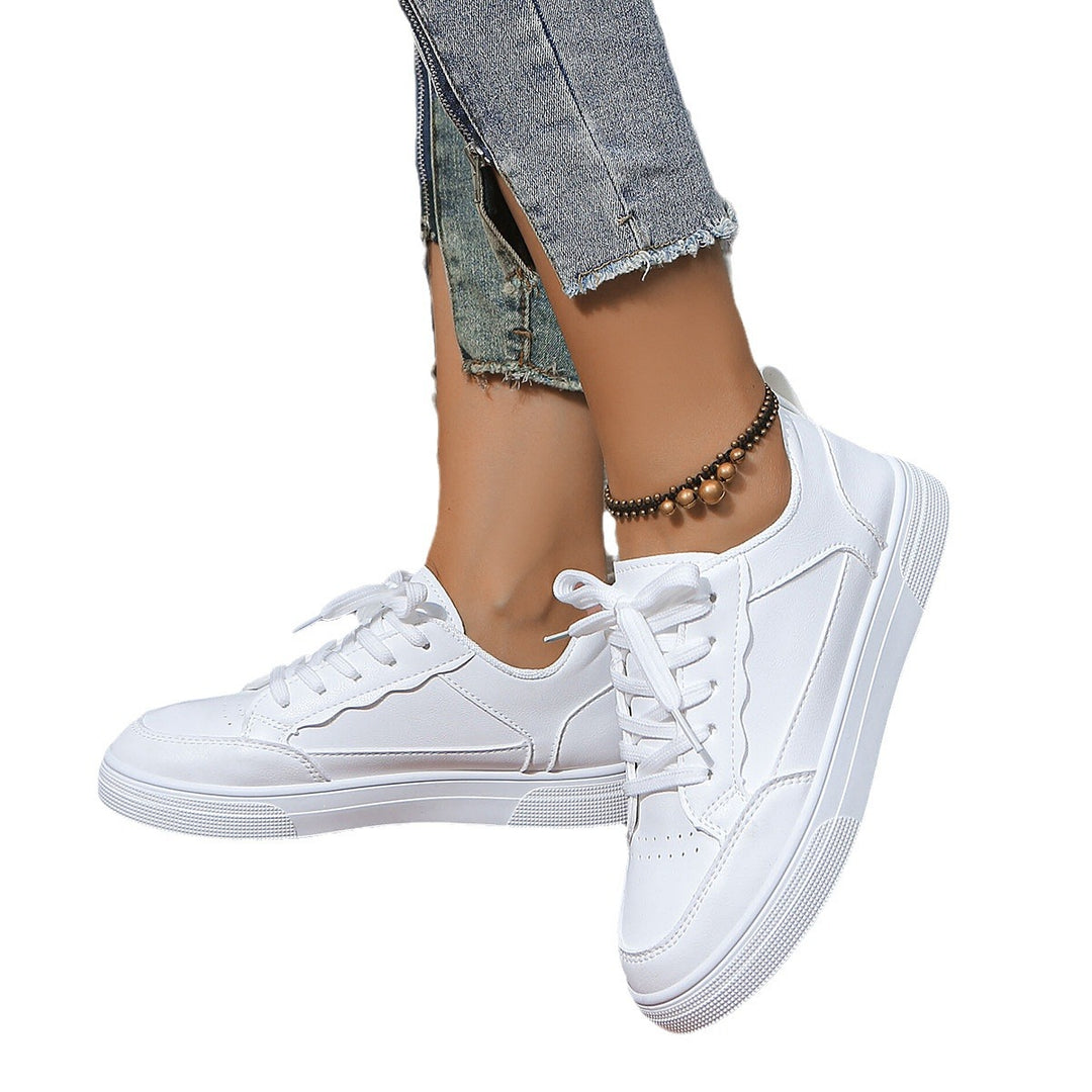 Damen Plateau‑Sneaker mit minimalistischer Lederoptik und gepolstertem Komfortfußbett – Névara
